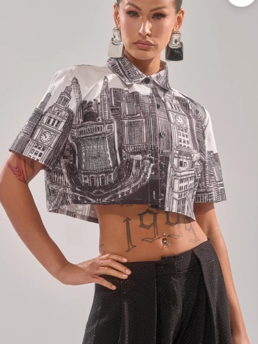 NEW Akira All Over the City Button Down crop Short Sleeve Shirt Women's L
